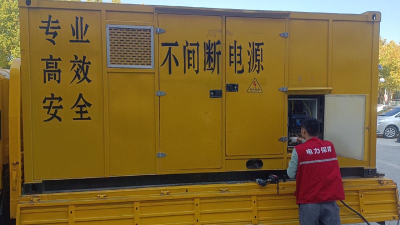 惠来柴油发电机组和UPS电源配合使用时，如何避免切换过程中的电力中断？